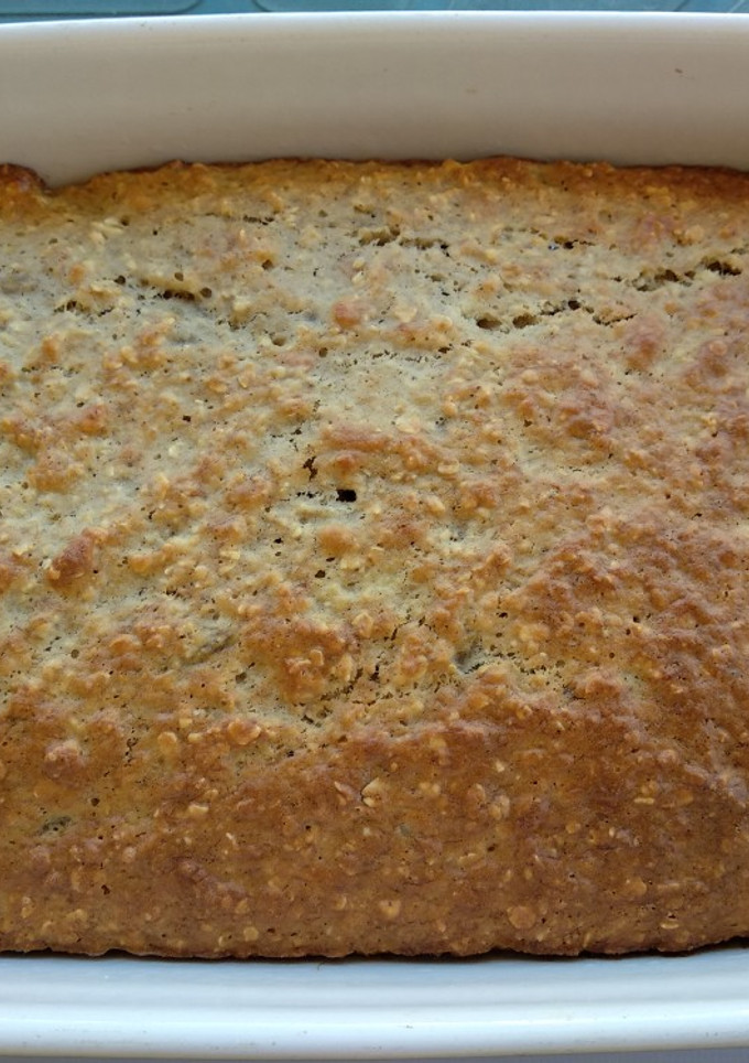 Una foto de Banana bread with almonds