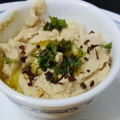 A picture of Hummus.