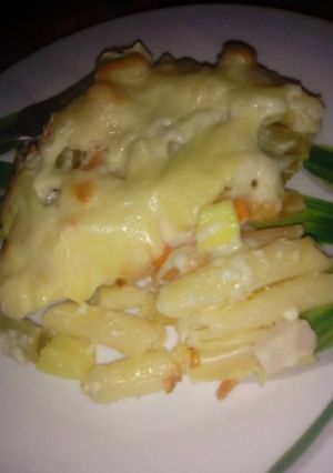 Sajtos, zöldséges, besamelles, színes durum tészta recept fotója