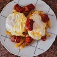 Huevos rotos con chistorra