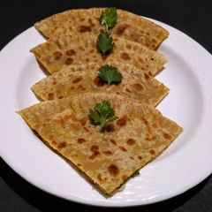 A picture of Stuffed dahi paratha.