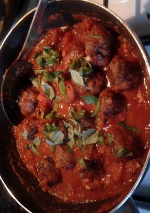 A picture of meatballs.