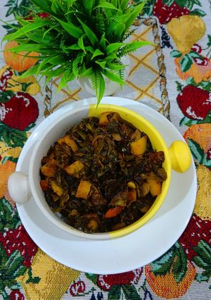 A picture of Poi Saag and Potato Sabzi.