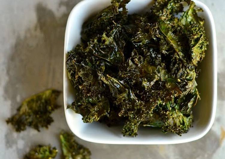 Simple Way to Make Super Quick Homemade Seasoned Kale Chips