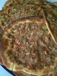 A picture of Meat pies: Lahm B3ajeen.