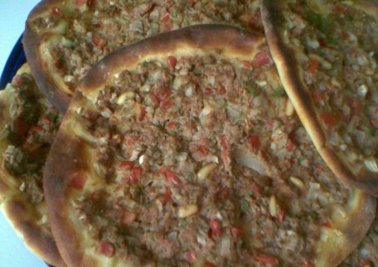 Steps to Prepare Favorite Meat pies: Lahm B3ajeen