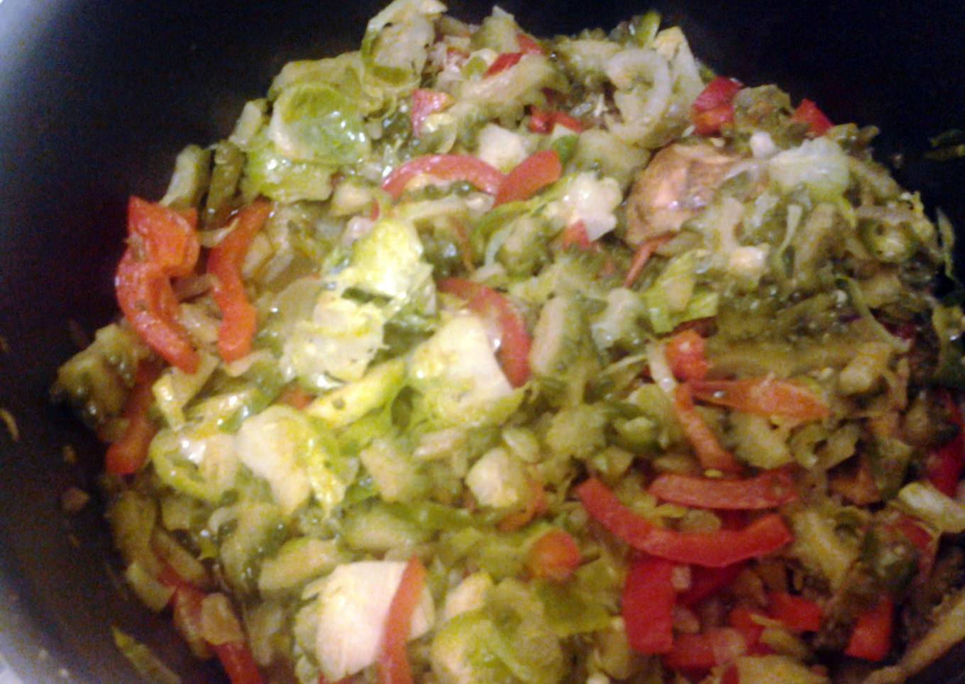 Mix the cabbage with the bitter and non-bitter cabbage pepper