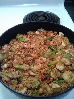 Una foto de Quinoa con ejotes y pechuga de pollo