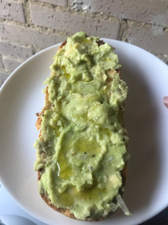 Una foto de Tostada de Aguacate Sencilla🥑
