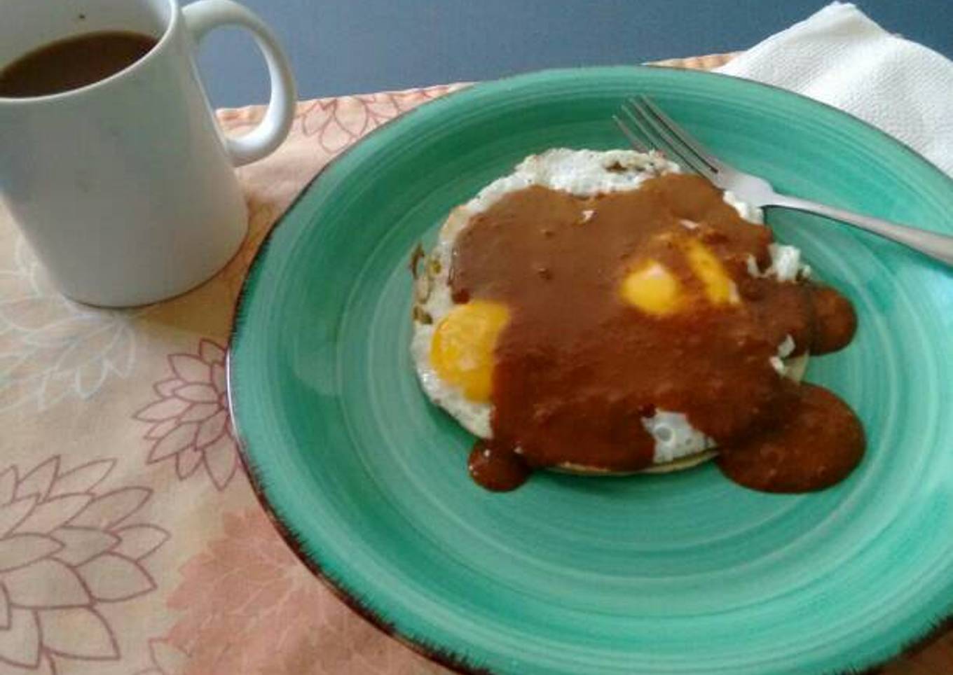 Huevos rancheros con mole almendrado.ॐ🇲🇽