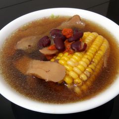 A picture of Kidney Bean And Sweetcorn In Chicken Soup.