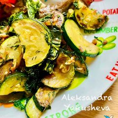 A picture of Courgette with Garlic and Kale.
