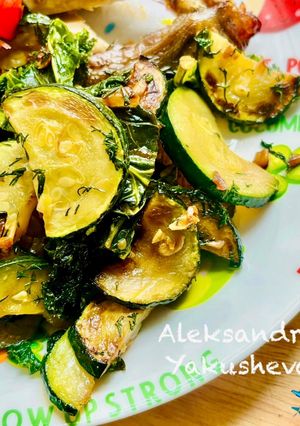 A picture of Courgette with Garlic and Kale.