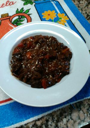 Una foto de Carne de res al vino tinto, miel y mostaza