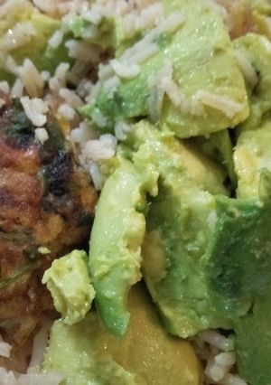 A picture of Avocado rice With eggs.