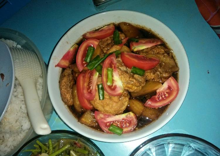 Cara Gampang Membuat Semur Telur Bebek &amp; Kentang yang Bisa Manjain Lidah