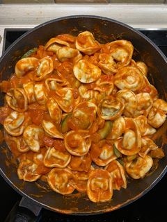 Cremige Tortellini Pfanne mit Gemüse Rezepthauptbild