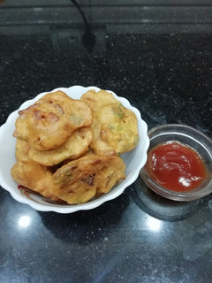 A picture of Onion Bhajiya.
