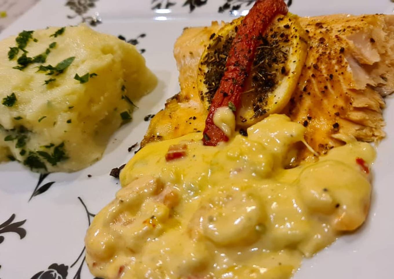 Trucha rosada con salsa de camarones