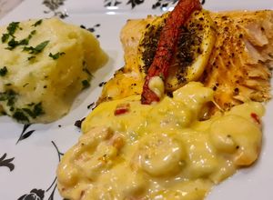 Una foto de Trucha rosada con salsa de camarones
