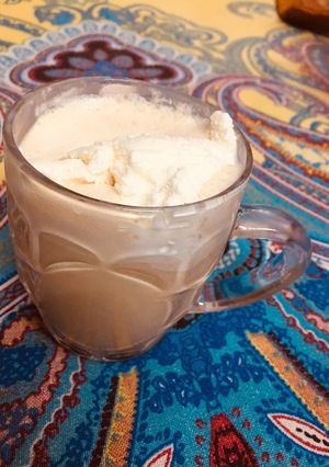 A picture of Cold coffee with icecream.
