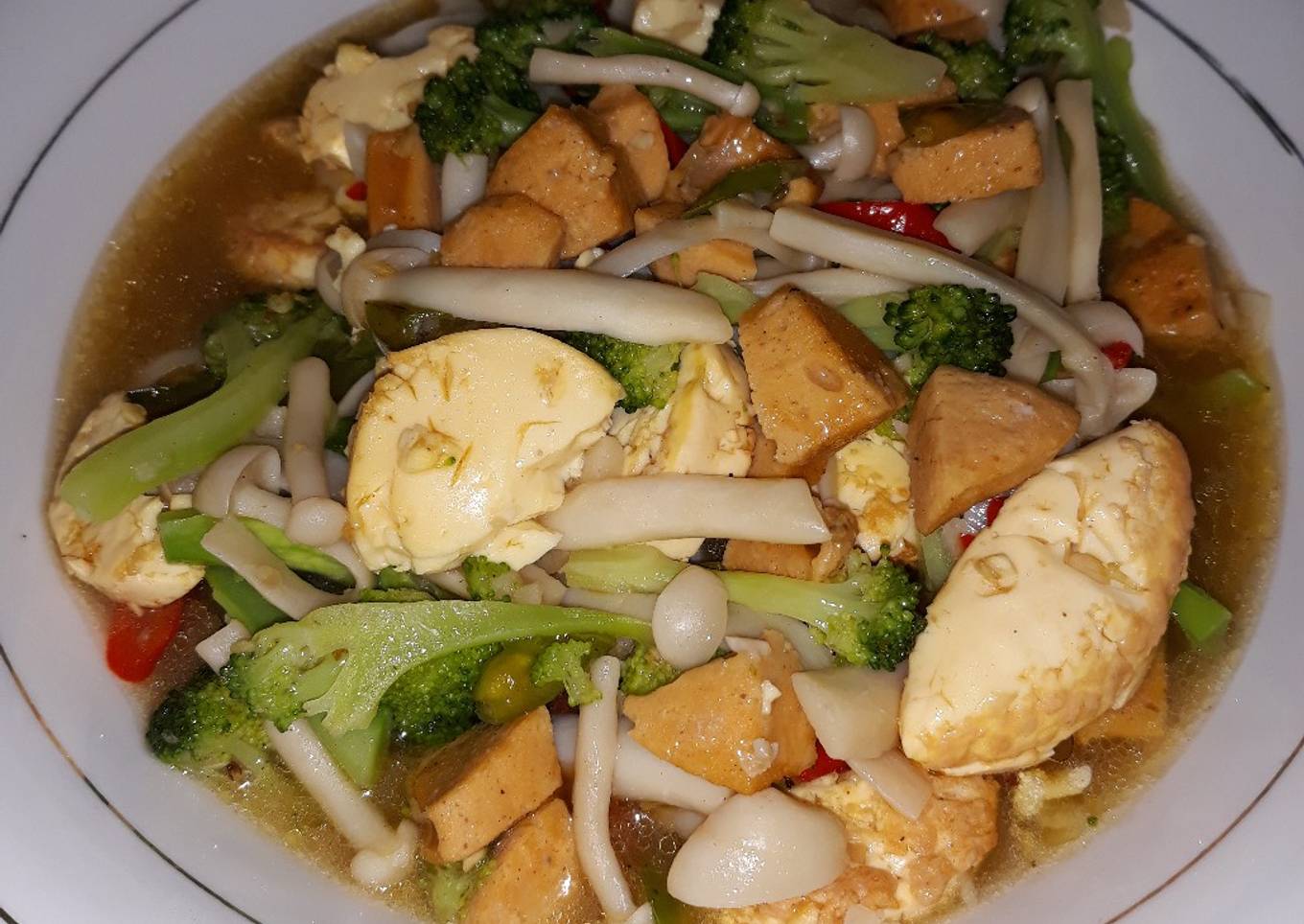 Cah Brokoli dengan Tofu, Sosis, Jamur Shimeji