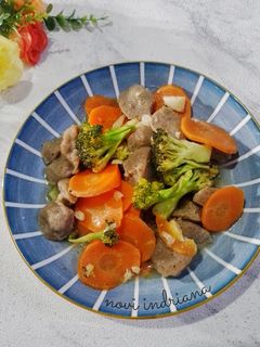 Foto resep Tumis Brokoli Wortel Bakso