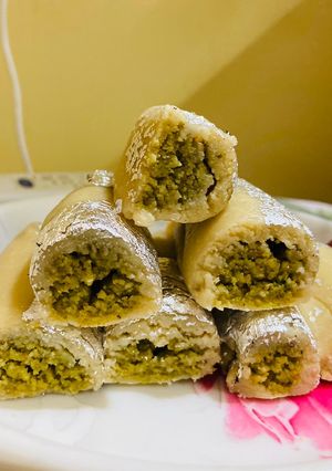 A picture of Kaju pista roll.
