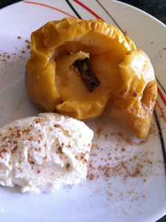 Una foto de Manzanas con helado en microondas