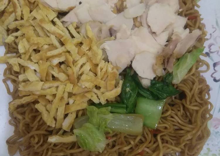 Hot fried noodle