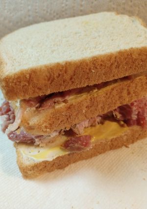 A picture of Skye's cold leftover Cornbeef Sandwich.