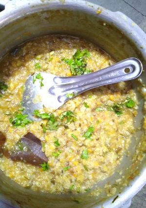 વેજ દાળ મસાલા ખિચડી (Veg Daal Masala Khichadi Recipe In Gujarati) રેસીપી મુખ્ય ફોટો