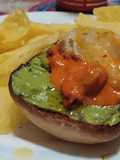 Pintxo de hueva de jibia con alioli de aguacate