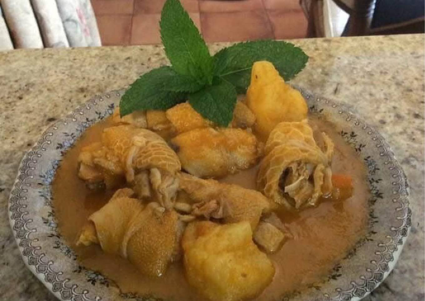 Revoltillos guisados con vino raposo