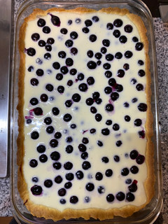 Una foto de Kuchen yogurt, leche condensada y fruta 🤤