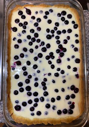Una foto de Kuchen yogurt, leche condensada y fruta 🤤