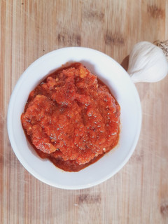 टोमॅटो चटणी (Tomato Chutney Recipe In Marathi) रेसिपी चे मुख्य फोटो