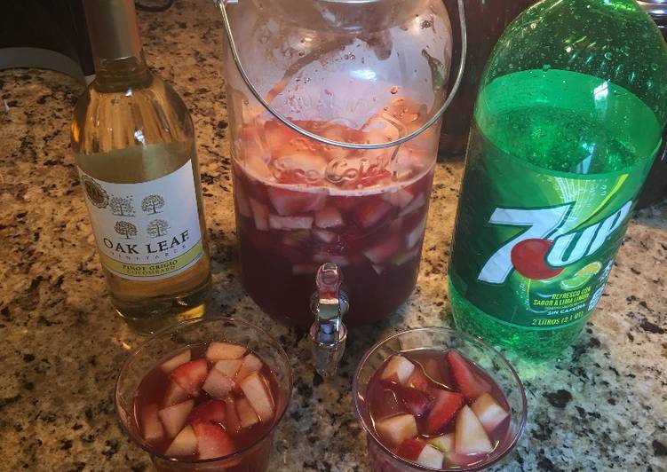 Recipe of Perfect Sangrias by the Pool