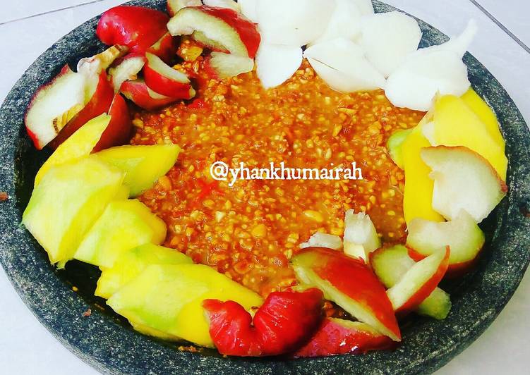 Resep Rujak Buah Sambal Kacang yang Menggugah Selera