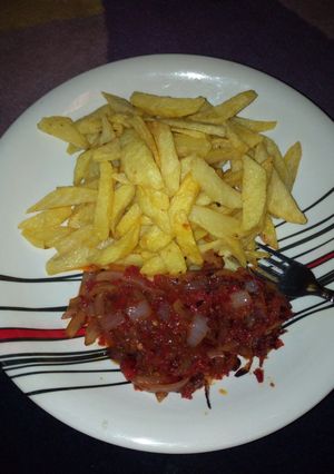 A picture of Chips and Sauce.