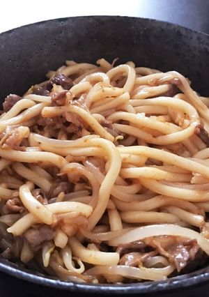 A picture of Stir-Fried Udon with Bean Sprouts and Beef.