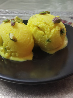 आम की आईस क्रीम (aam ka ice cream recipe in Hindi) रेसिपी मुख्य फोटो