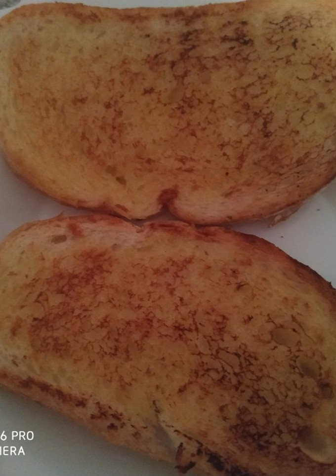 Una foto de Tostadas de pan de pueblo en sartén