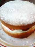Amy's large sponge cake .