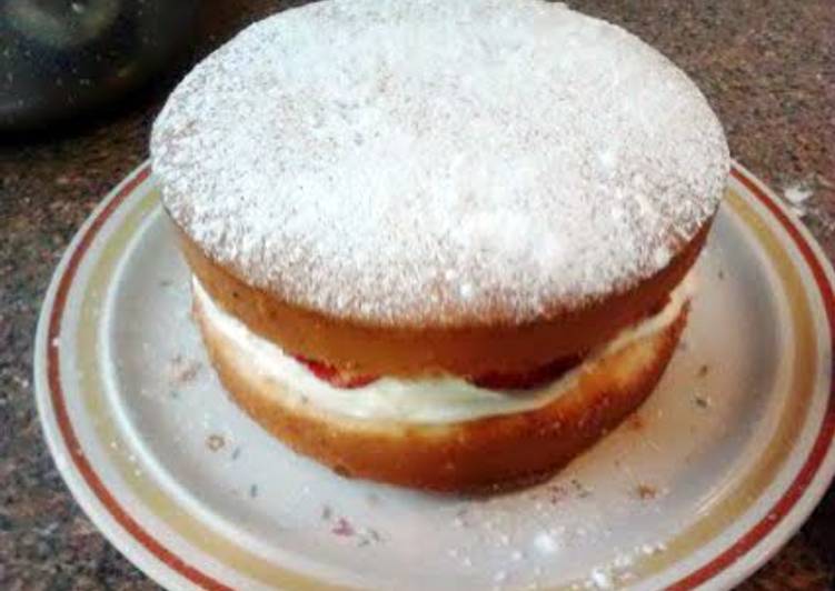 Amy's large sponge cake .