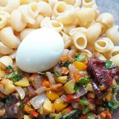 A picture of Macaroni and potatoes stew.