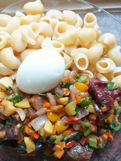A picture of Macaroni and potatoes stew.