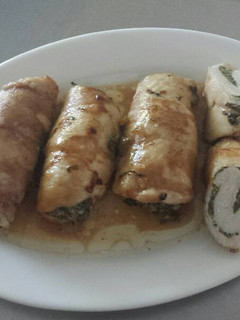 Una foto de Rollitos de pollo con espinacas
