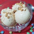 Helado de turrón con heladera