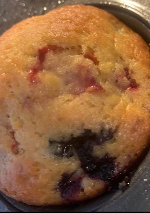 Una foto de Muffin de naranja y frutos rojos